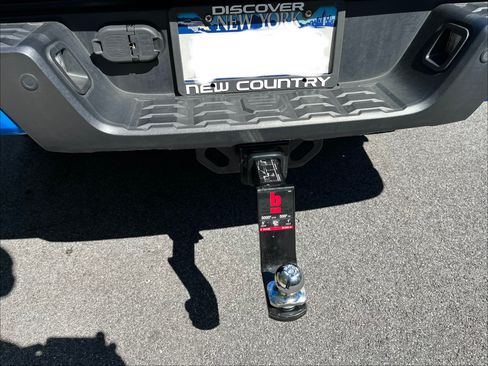 Used 2021 Toyota Tacoma TRD Sport w/ TRD Premium Sport Package AWD/4WD image 6