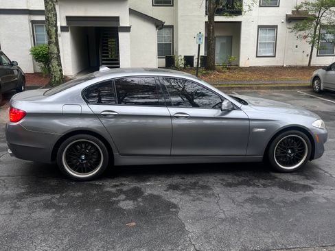 Used 2011 BMW 550i Sedan RWD image 2