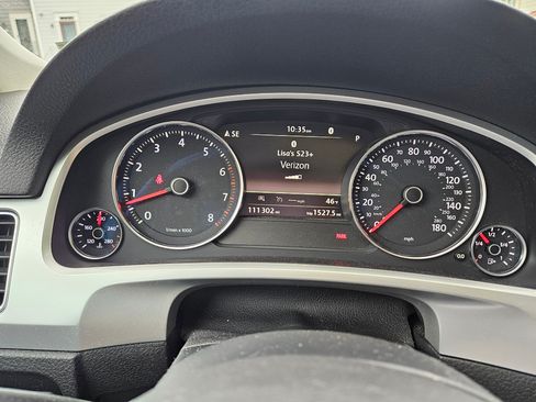 Used 2017 Volkswagen Touareg Executive image 10