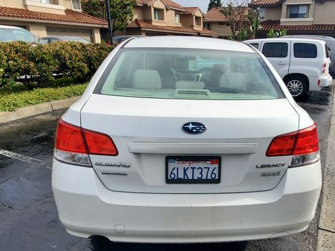 Used 2010 Subaru Legacy 2.5i image 1