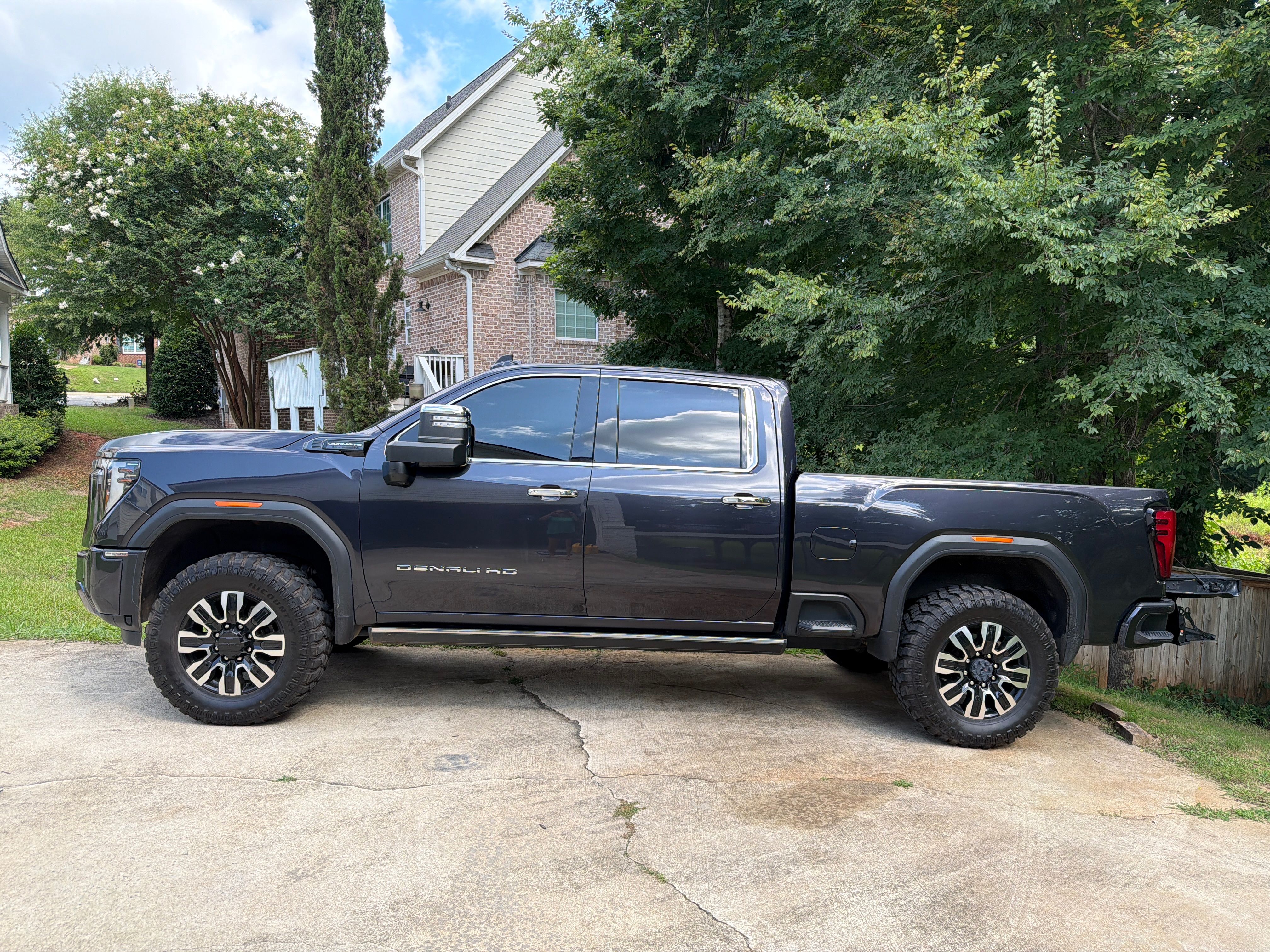 Used 2024 GMC Sierra 2500 Denali Ultimate AWD/4WD image 2