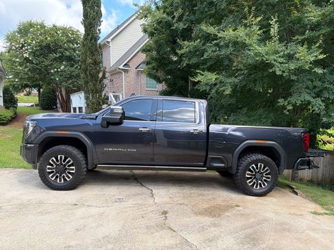 Used 2024 GMC Sierra 2500 Denali Ultimate AWD/4WD image 2