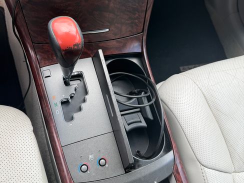 Used 2011 Toyota Avalon Limited image 10