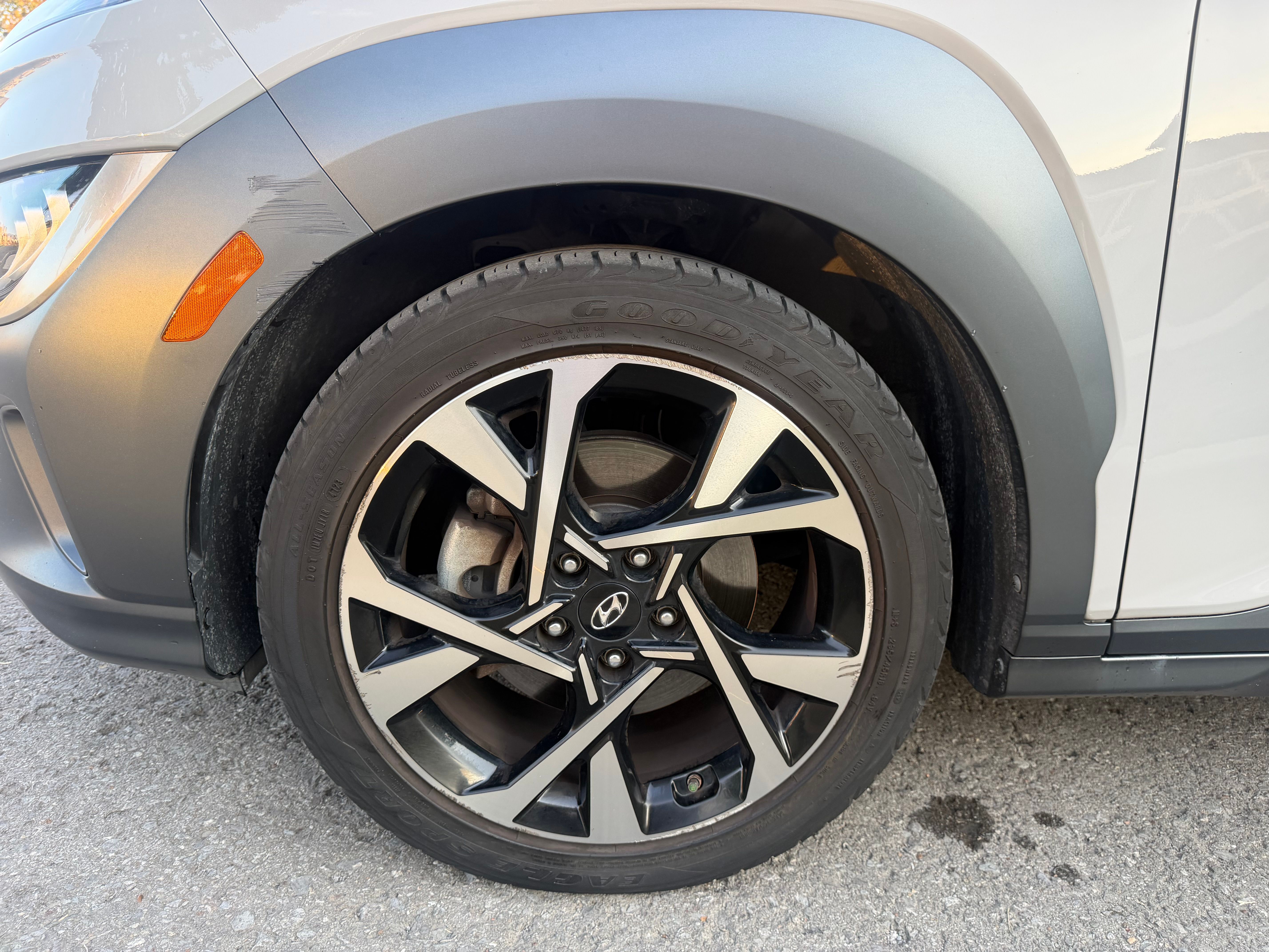 Used 2022 Hyundai Kona Limited AWD/4WD image 8