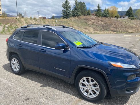Used 2018 Jeep Cherokee Latitude Plus w/ Comfort/Convenience Group image 1