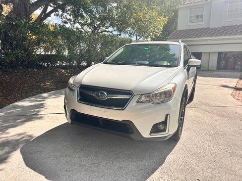 Used 2017 Subaru Crosstrek 2.0i Premium image 2