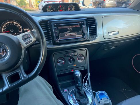 Used 2013 Volkswagen Beetle TDI image 9