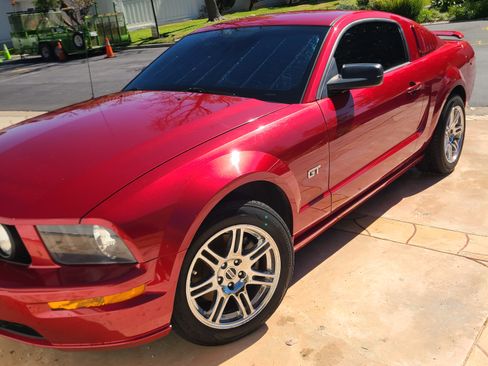 Used 2005 Ford Mustang GT image 4