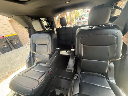 Used 2020 Ford Explorer XLT w/ Equipment Group 202A image 11