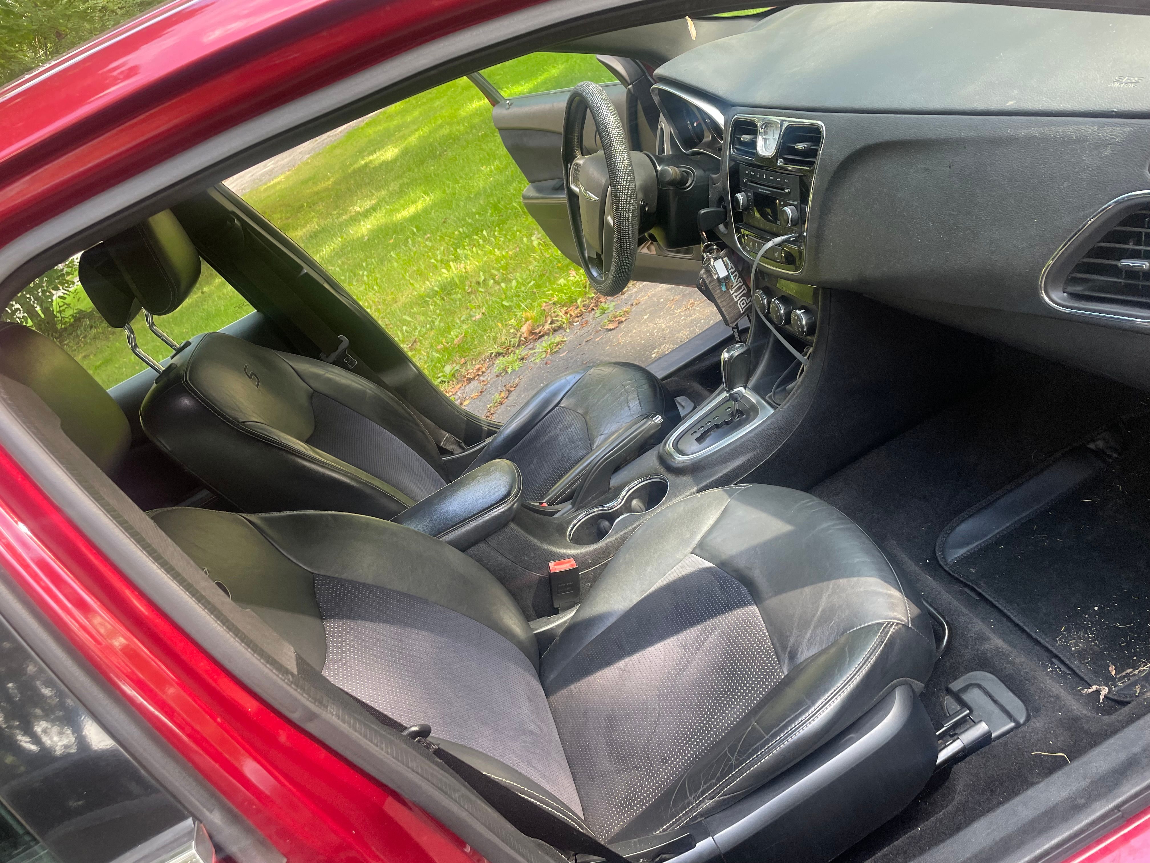 Used 2013 Chrysler 200 Limited FWD image 5