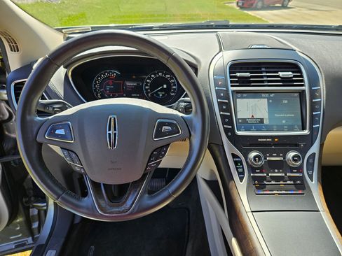Used 2016 Lincoln MKX Reserve w/ Technology Package AWD/4WD image 10