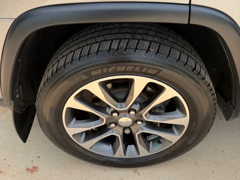 Used 2018 Jeep Grand Cherokee Limited w/ Luxury Group II RWD image 23