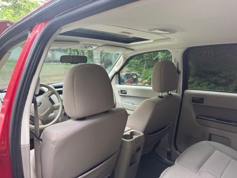Used 2010 Ford Escape XLT AWD/4WD image 7