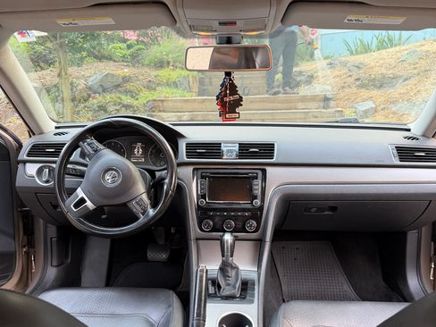 Used 2015 Volkswagen Passat 1.8T SE FWD image 15