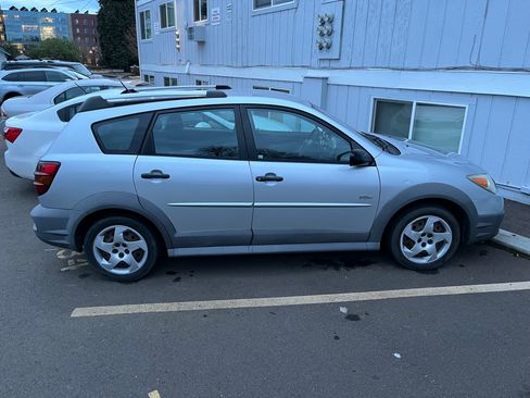Used 2006 Pontiac Vibe w/ Preferred Package image 2