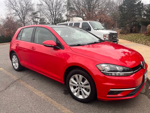 Used 2018 Volkswagen Golf SE image 1