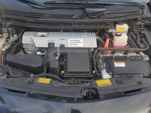 Used 2015 Toyota Prius One image 2