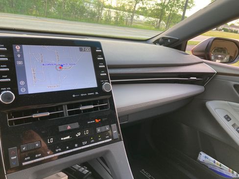 Used 2020 Toyota Avalon Limited w/ All Weather Liner Package FWD image 9