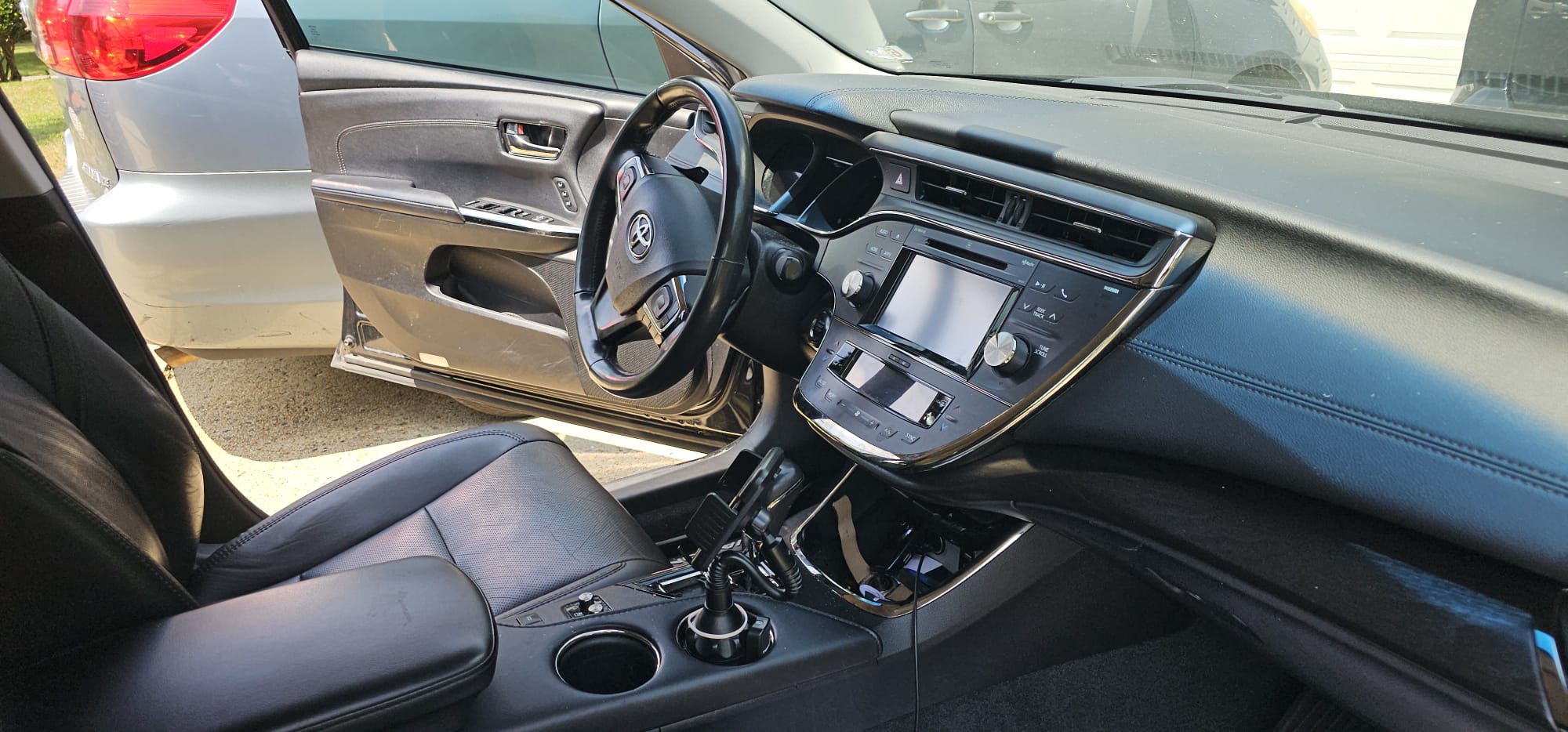 Used 2018 Toyota Avalon Limited w/ All Weather Liner Package FWD image 11