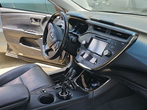 Used 2018 Toyota Avalon Limited w/ All Weather Liner Package FWD image 11