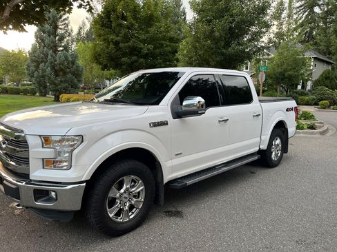 Used 2015 Ford F150 Lariat w/ Equipment Group 501A Mid image 2