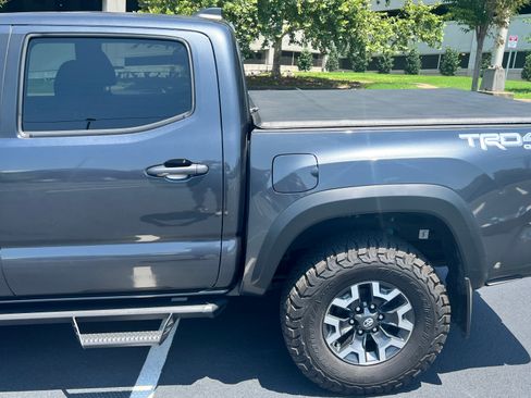 Used 2022 Toyota Tacoma TRD Off-Road AWD/4WD image 15