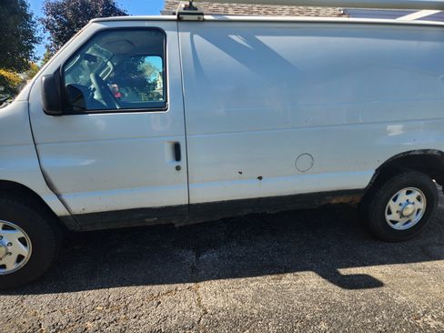 Used 2005 Ford E-250 and Econoline 250 image 5