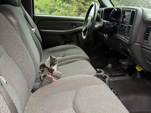 Used 2005 Chevrolet Silverado 2500 W/T w/ Snow Plow Prep Package image 9