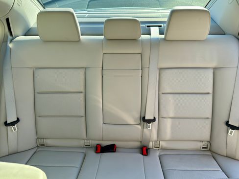 Used 2014 Mercedes-Benz E 350 Sedan image 12