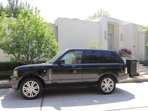 Used 2011 Land Rover Range Rover HSE image 1