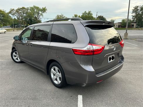 Used 2017 Toyota Sienna LE image 6