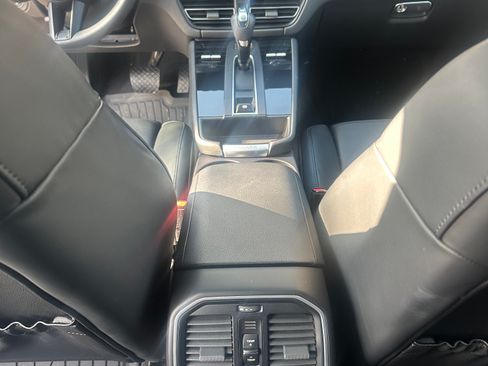 Used 2023 Porsche Macan S image 5