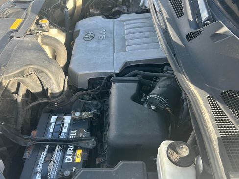 Used 2010 Toyota Highlander SE image 19