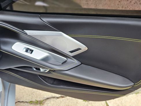 Used 2021 Chevrolet Corvette Stingray Premium Cpe w/ Z51 Performance Package image 8