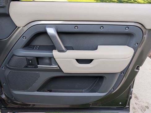 Used 2023 Land Rover Defender 110 X-Dynamic SE image 13