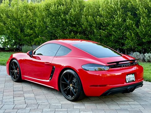 Used 2018 Porsche 718 Cayman GTS RWD image 14
