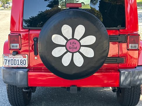 Used 2017 Jeep Wrangler Unlimited Sahara w/ Max Tow Package image 19