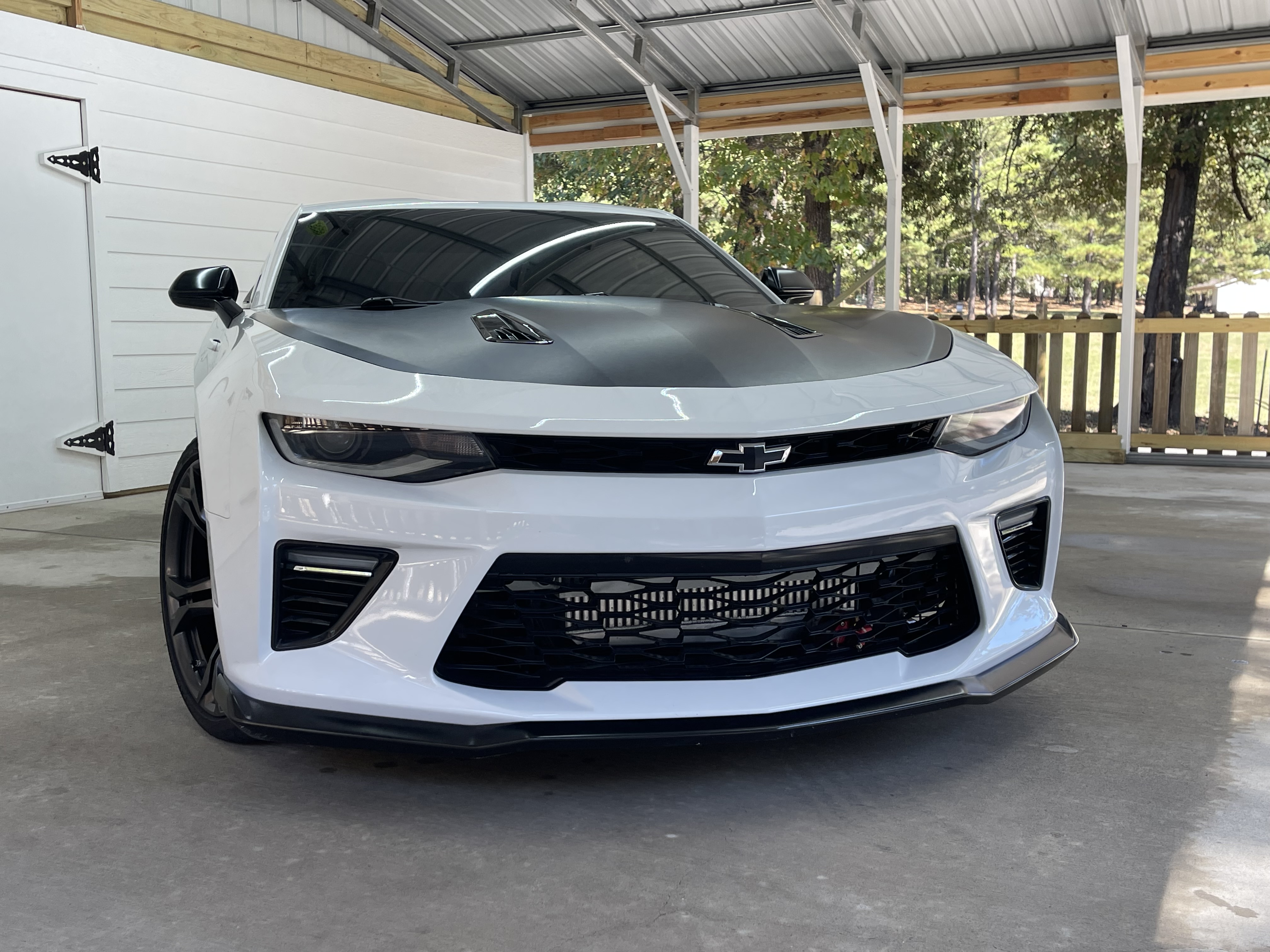 Used 2018 Chevrolet Camaro SS RWD image 1