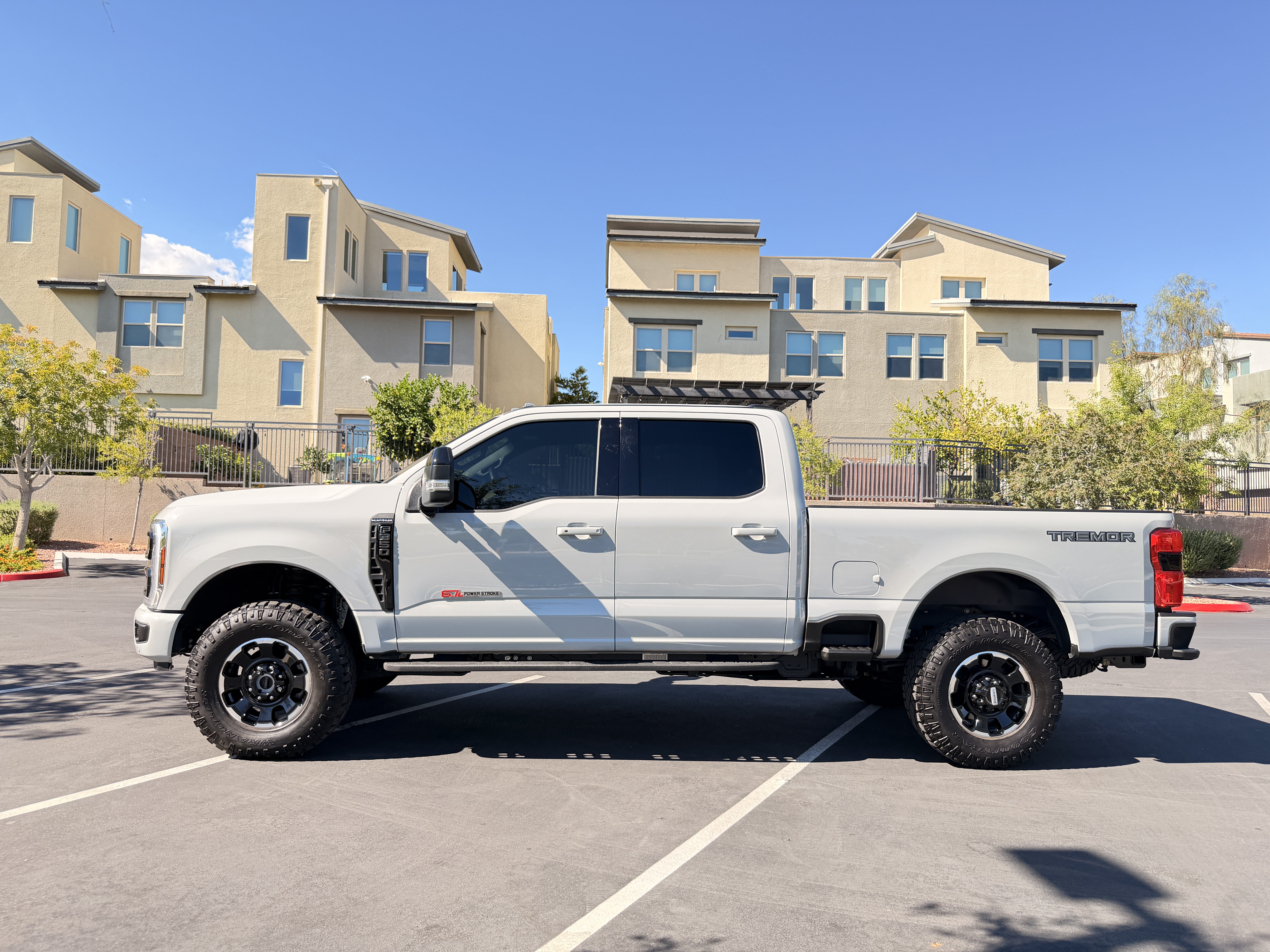 Used 2025 Ford F350 Platinum w/ Tremor Off-Road Package AWD/4WD image 4