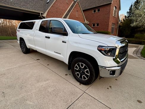 Used 2020 Toyota Tundra SR5 w/ TRD Off-Road Package AWD/4WD image 8
