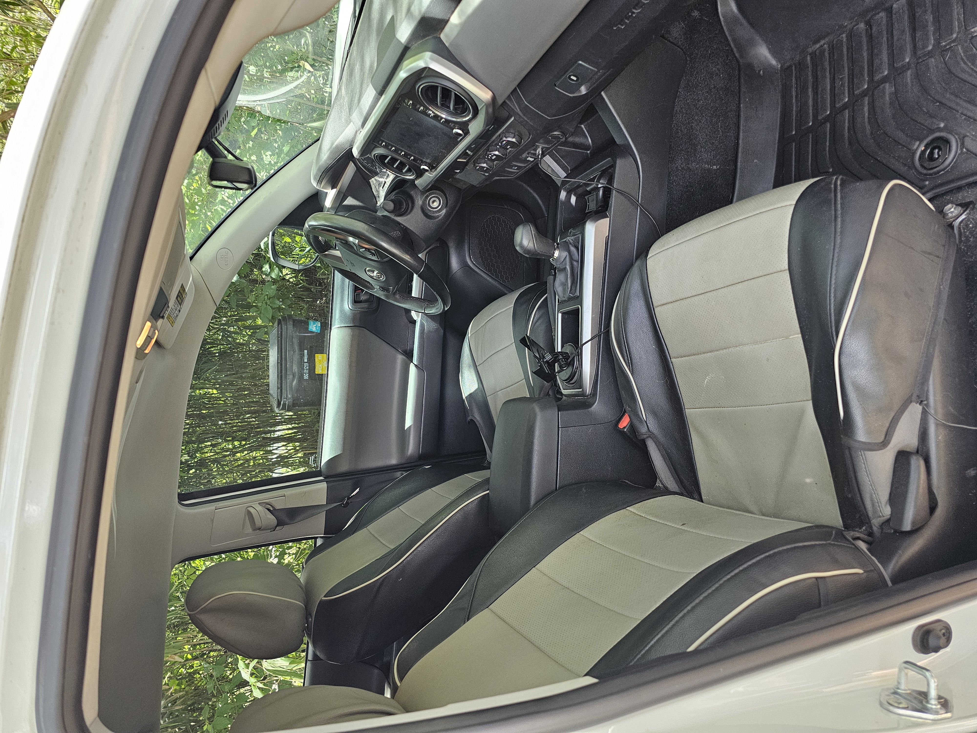 Used 2021 Toyota Tacoma SR5 RWD image 13