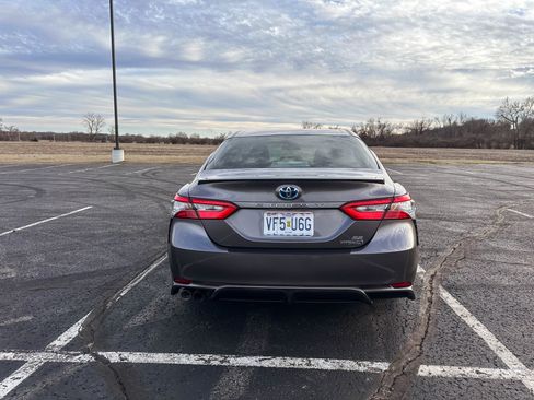 Used 2018 Toyota Camry SE w/ Protection Package (Q2) image 2