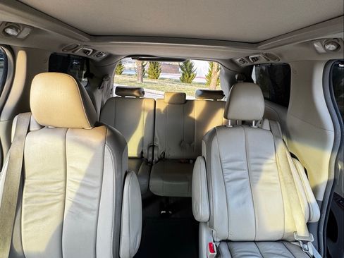 Used 2013 Toyota Sienna Limited w/ Premium Pkg image 16