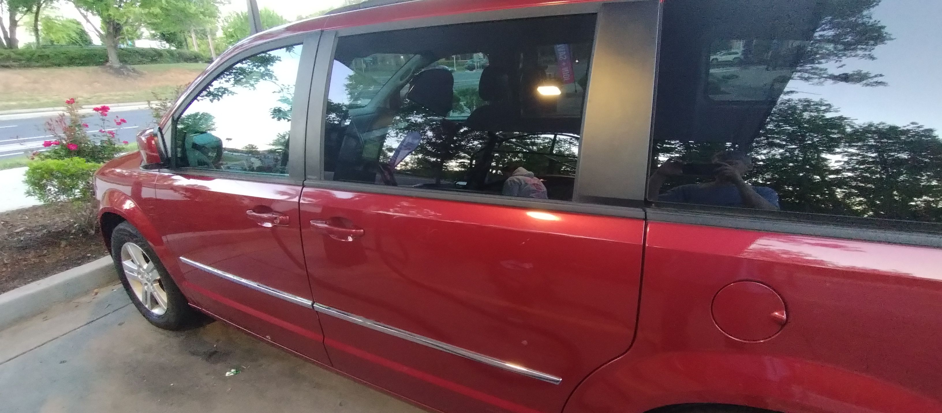 Used 2010 Dodge Grand Caravan Crew FWD image 8