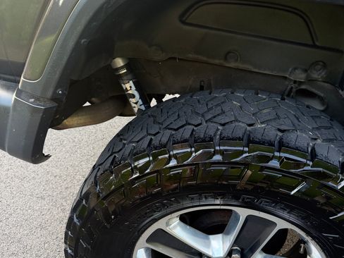 Used 2019 Jeep Wrangler Unlimited Sahara AWD/4WD image 8