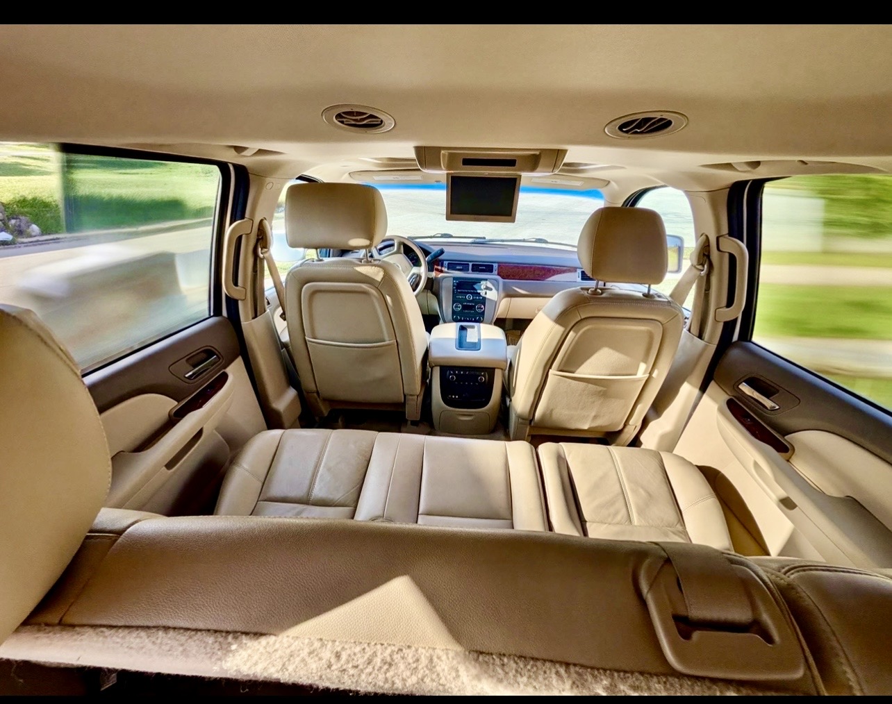 Used 2012 GMC Yukon XL SLT w/ SLT-2 Equipment Package AWD/4WD image 11