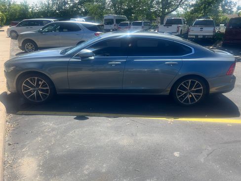 Used 2018 Volvo S90 T5 Momentum w/ Convenience Package AWD/4WD image 4