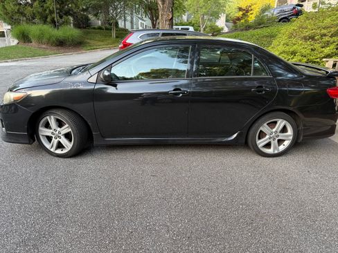 Used 2013 Toyota Corolla S w/ Premium Pkg FWD image 2