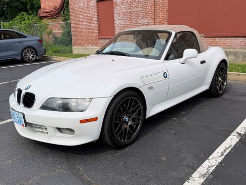Used 2001 BMW Z3 3.0i RWD image 2