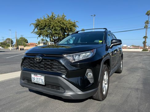 Used 2020 Toyota RAV4 XLE image 1